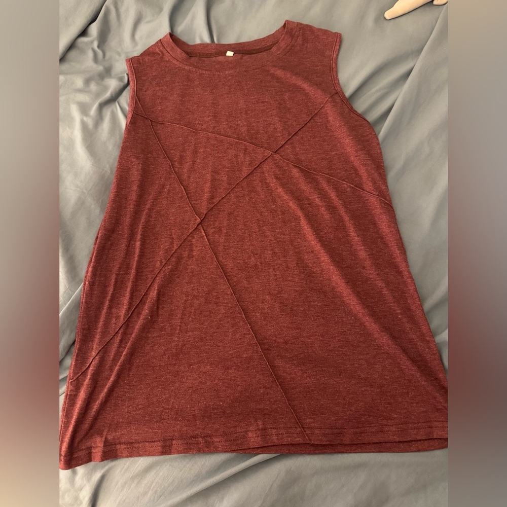 NWOT Rust Color Tank w/ Criss Cross Seams. Size small
